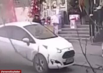 Hadımköy’de çalışır haldeki otomobil güpegündüz çalındı, O anlar kamerada!