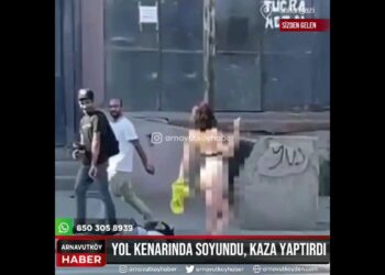 Sultangazi’de yol kenarında soyunan kadın, kaza yaptırdı